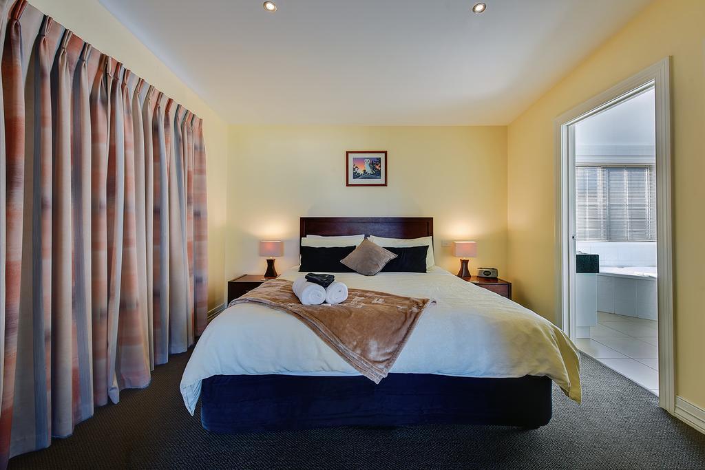 Waverley House Cottages Lakes Entrance Esterno foto
